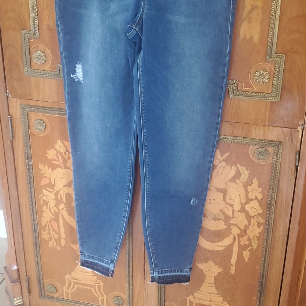 0608 Spanx Distressed Denim Skinny Jeans - Picture 3 of 8